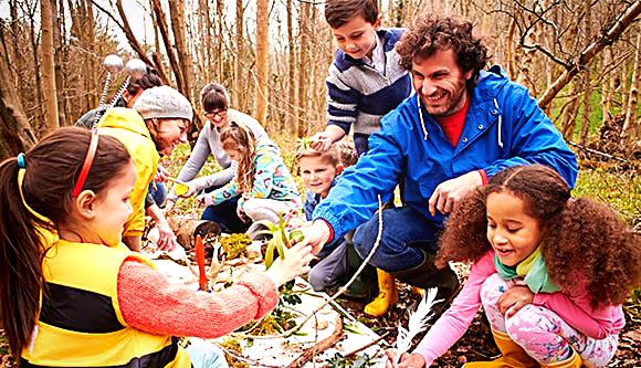 Children volunteering